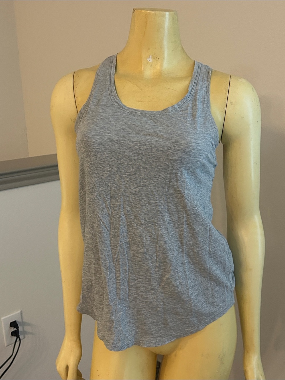 lululemon athletica soft Gray Scoop Neck Tank Top size 4